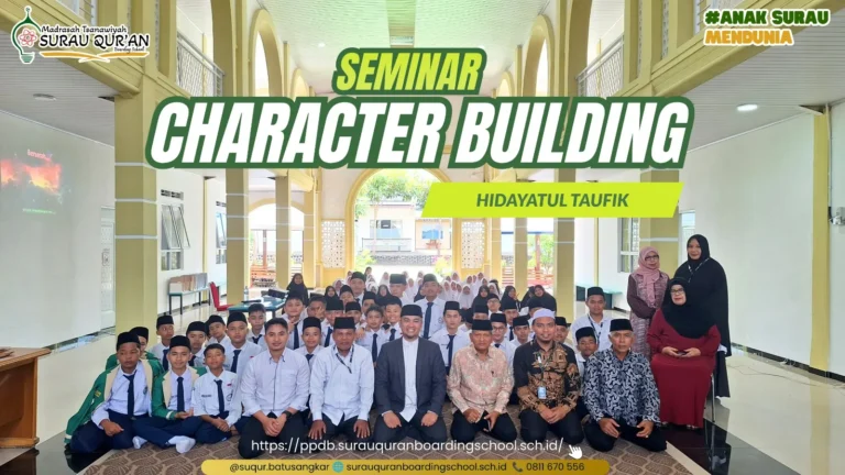 Foto bersama Bapak Hidayatul Taufik dalam Seminar Character Building di Surau Qur'an