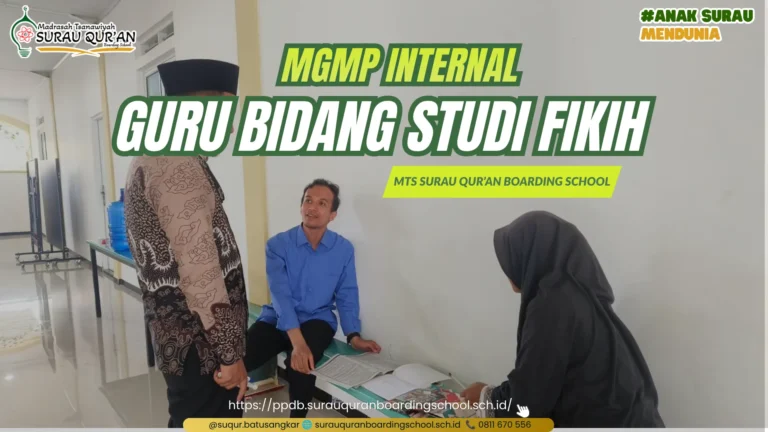 Para guru Fikih MTs Surau Quran Batusangkar sedang berdiskusi dalam kegiatan MGMP internal untuk meningkatkan kualitas pembelajaran santri.