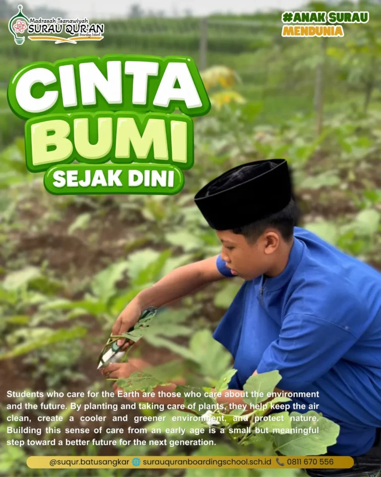 Santri MTs Surau Quran Batusangkar merawat tanaman program adiwiyata kesiswaan sebagai wujud cinta bumi sejak dini.